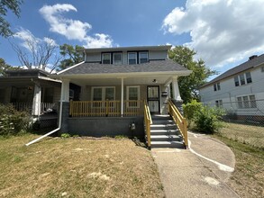 Building Photo - This beautifully updated 3-bedroom, 1-bath...