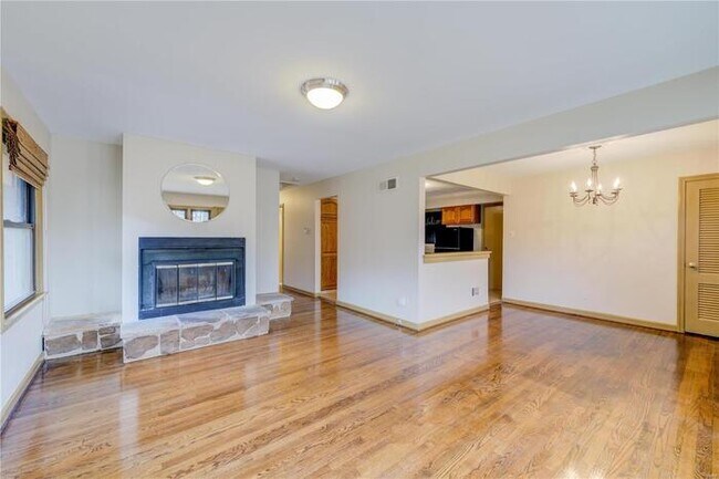 Building Photo - Fantastic 3bd/1.5ba home! Coming soon!