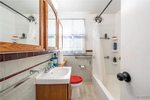 Building Photo - 5645 West Ln