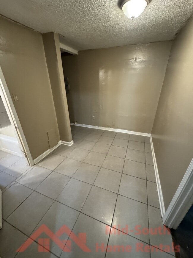 Building Photo - 1604 Echles St