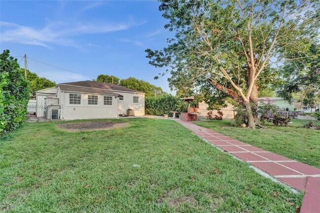 Building Photo - 4718 NW 15th Ave