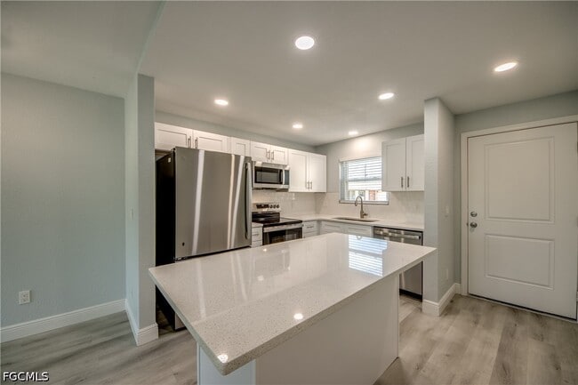 Building Photo - 16881 Davis Rd