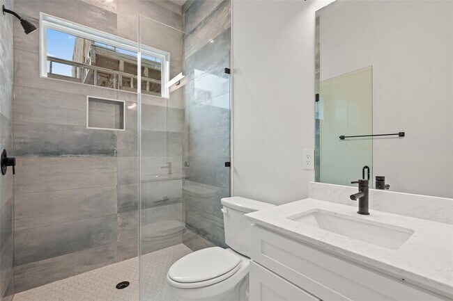 Building Photo - 2713 Bristol Dr