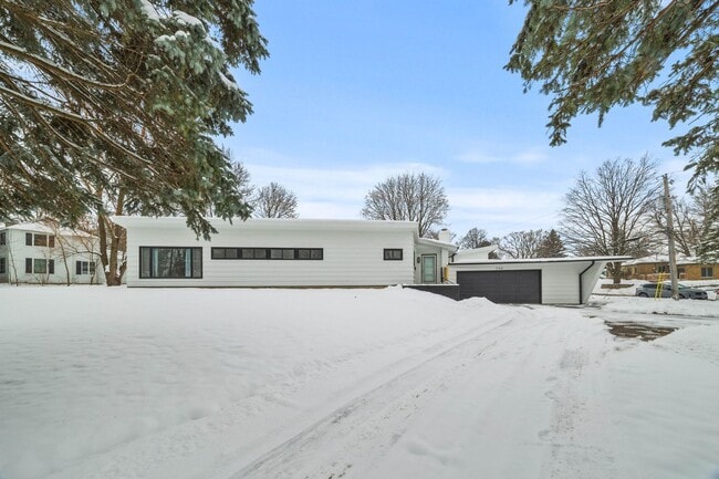 Primary Photo - 246 Miller Ave