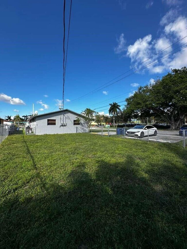 Building Photo - 802-804 NW 10th St