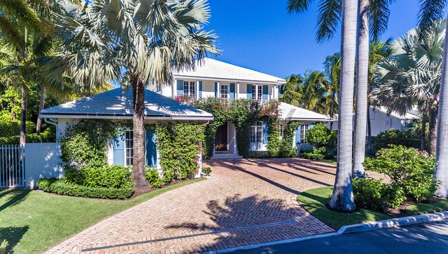 Building Photo - 233 El Pueblo Way