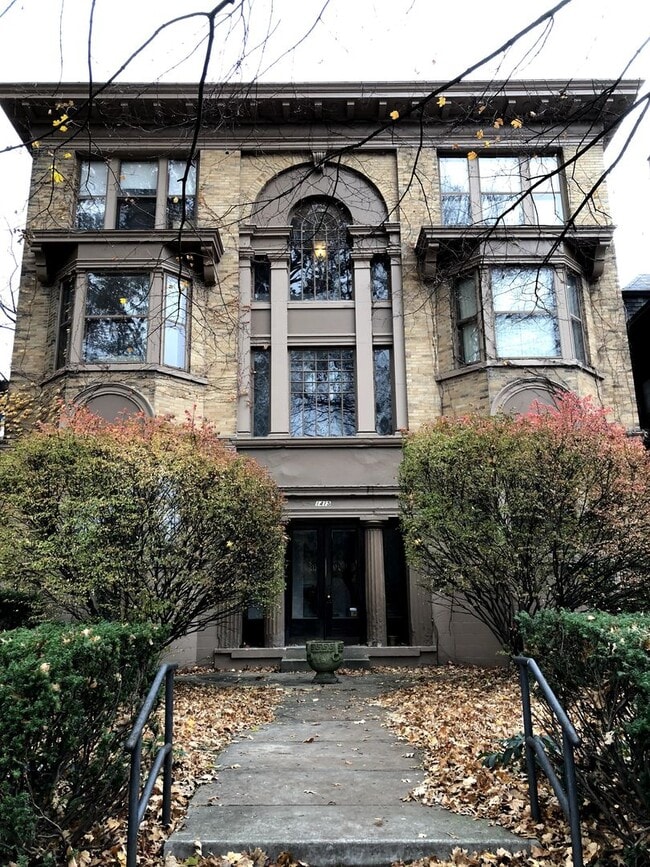 Building Photo - Saint James Ct