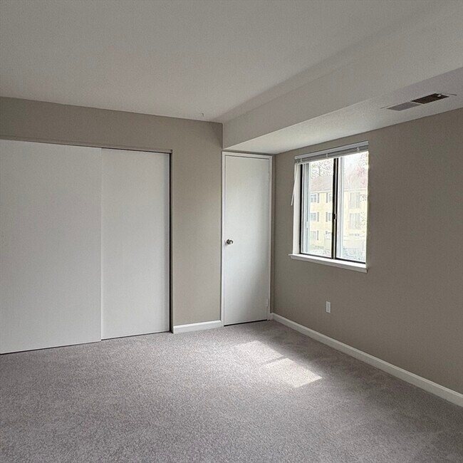 Building Photo - 57 Village Brook Ln