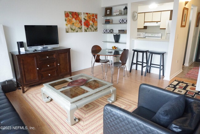 Building Photo - 222 14th Ave N