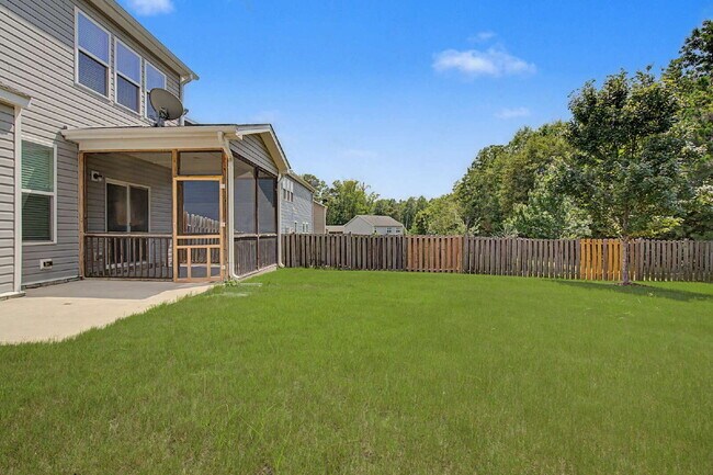 Building Photo - 5-Bedroom Home w/ Fenced-in BackYard in Knightdale