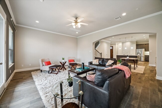 Building Photo - 1725 W 23rd St