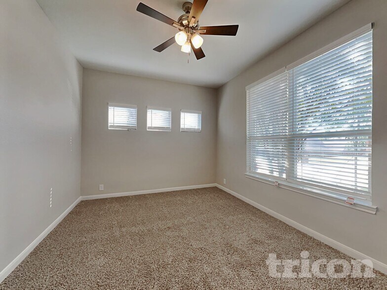 Building Photo - 423 Hayes St