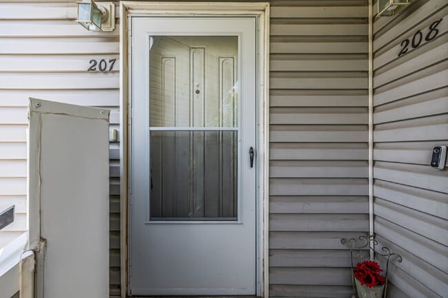 Building Photo - "Cozy 1-Bedroom Condo Retreat in Prime Thornton Location – Perfect for Modern Living!"
