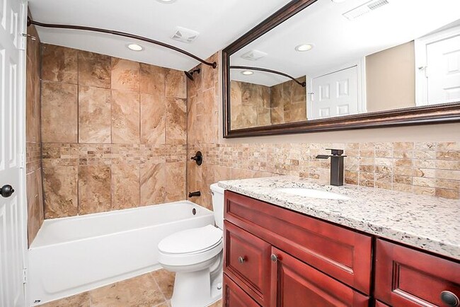 Building Photo - Newly Renovated Condominium in Quail Run
