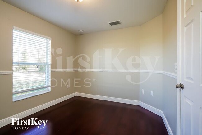 Building Photo - 3313 NE 15th Pl