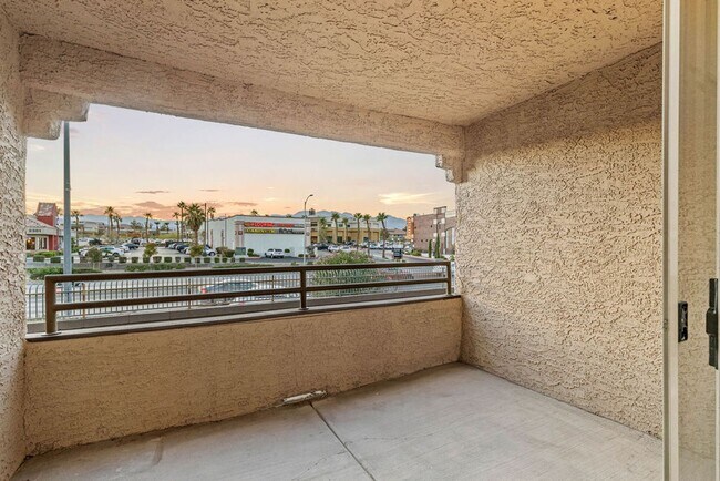 Building Photo - Gorgeous Renovated Condo in Guard Gated Neighborhood