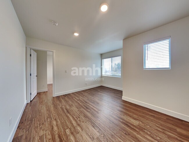 Building Photo - 19215 15th Ave Ct E