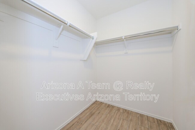 Building Photo - 4639 S Brandywine Dr