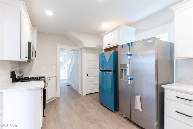 Building Photo - 1464 E 123rd St