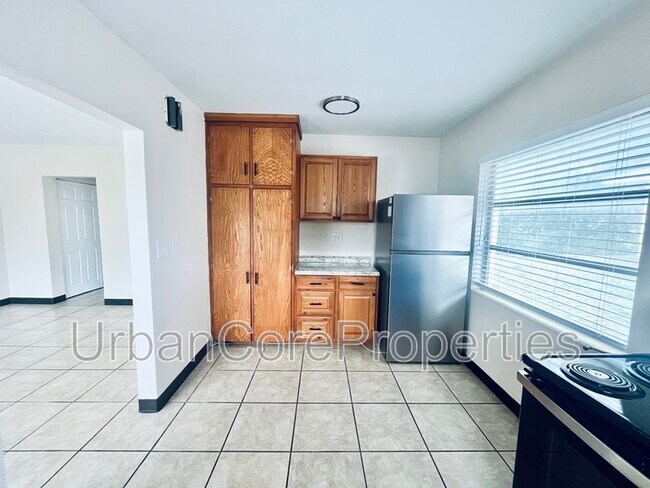 Building Photo - 105 7th Ave N