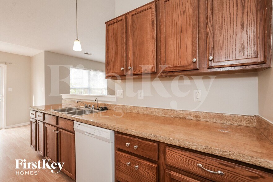 Building Photo - 7044 N Mesquite Ct