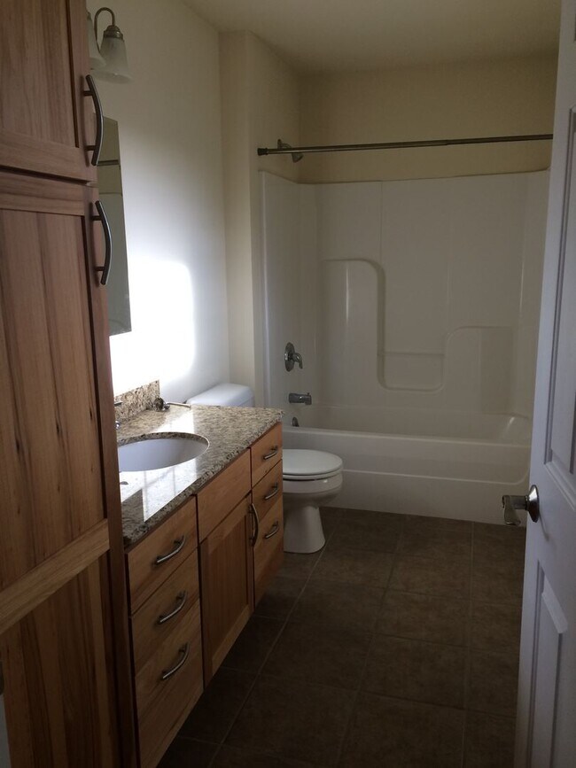 Building Photo - Fantastic 2-Bedroom, 1 3/4-bathroom, 2-car...