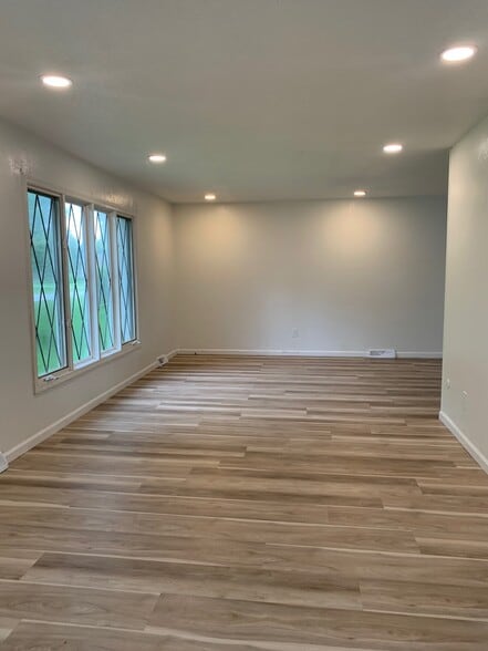 Building Photo - 5141 Inland Dr
