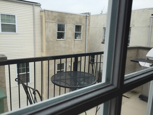 Building Photo - 778 S Harshaw St