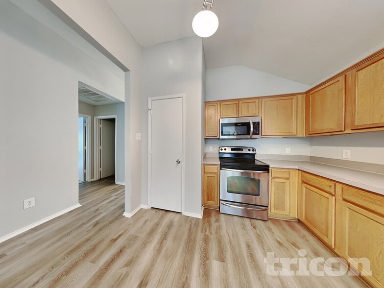 Building Photo - 1700 Bob Dr