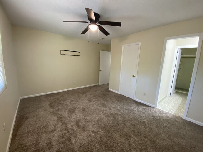 Building Photo - 4532 Hillside Dr