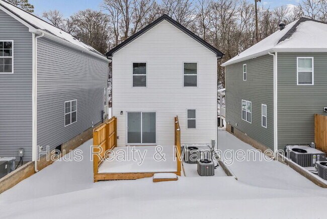 Building Photo - 839 Cumberland Dr