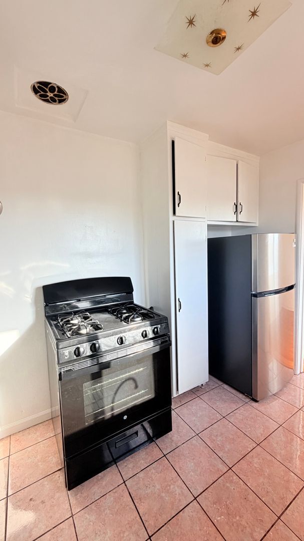 Building Photo - 1910-1910 42nd Ave