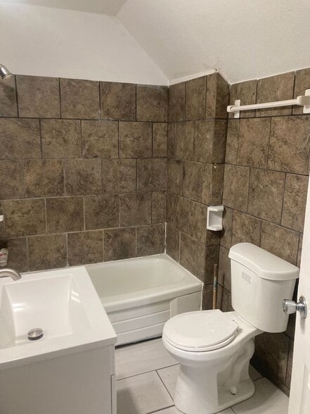 Building Photo - 1291 Purcell Ave