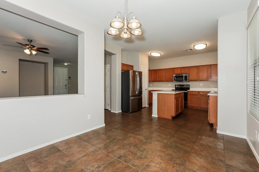 Building Photo - 3826 E Fairview St