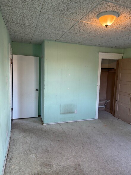 Building Photo - 15 E Adams Ave