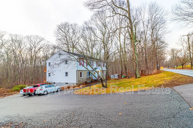 Building Photo - 405 Noank Ledyard Rd