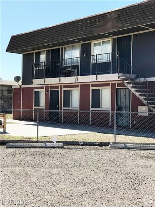 Building Photo - Two Bedroom/One Bathroom