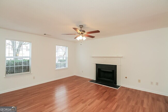 Building Photo - 3442 Creekview Dr