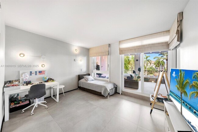 Building Photo - 785 Crandon Blvd