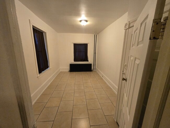 Building Photo - 18 N Georgia Ave