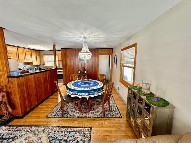 Building Photo - 325 Kishwaukee Dr