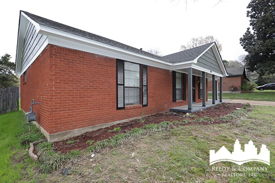 Building Photo - 6402 Cheshire Cove