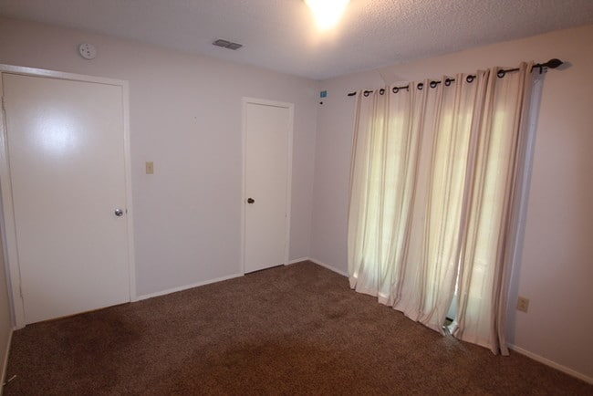 Building Photo - Charming home on Brooks Lake!