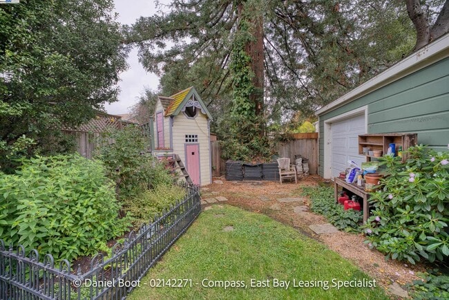 Building Photo - 2141 Ward St
