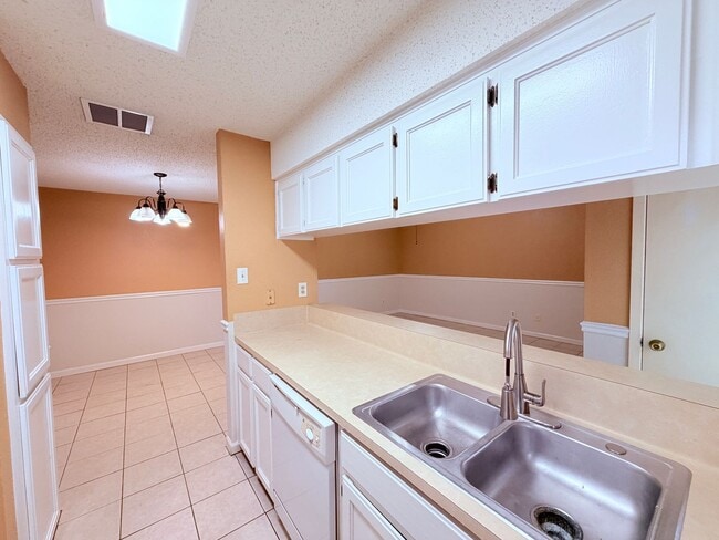Building Photo - 6503 Columbia Oaks Ct