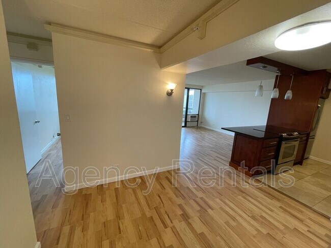 Building Photo - 2333 Kapiolani Blvd