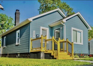 Building Photo - 4537 Pierce St
