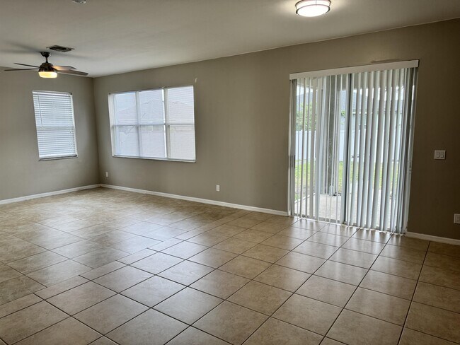 Building Photo - 1722 NW 5th St