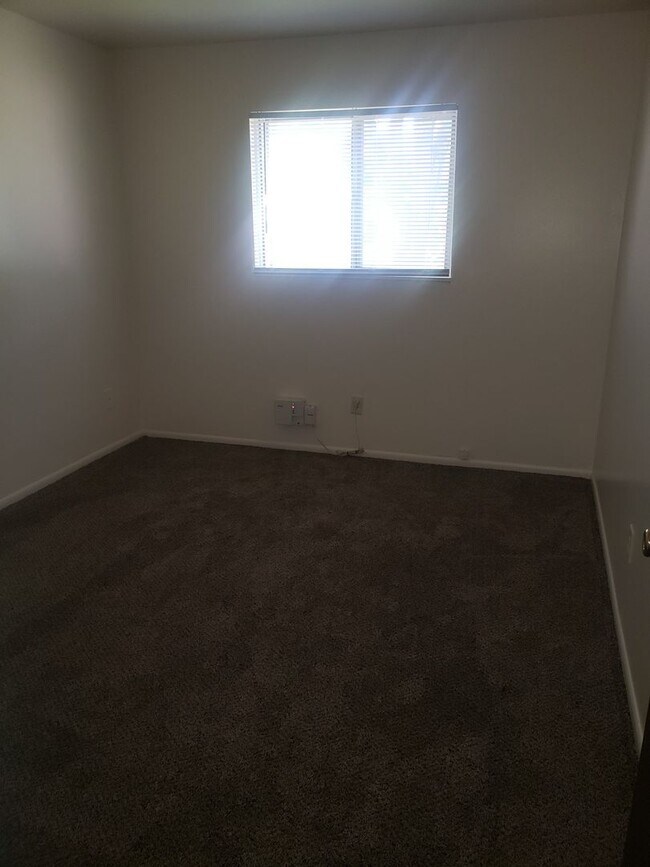 Building Photo - 1202 Lake Forest Dr