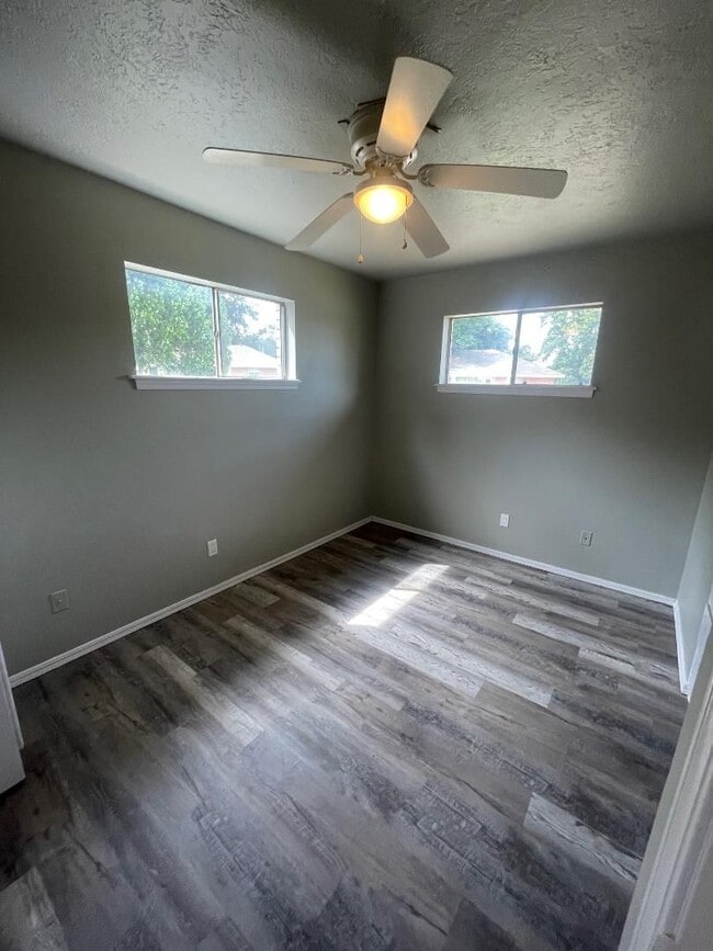 Building Photo - Adorable 1 bedroom 1 bathroom Duplex For Rent